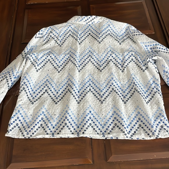 Women’s size petite extra large blue and white Alfred Dunner button up blouse - Picture 7 of 10